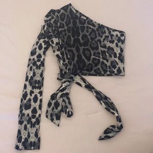 One shoulder crop top